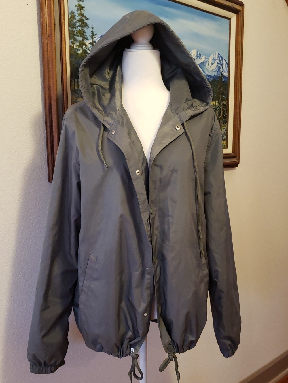 Men's Medium Green Hooded Windbreaker